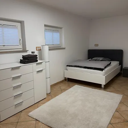 Moderne Monteurwohnung Mit Terrasse 